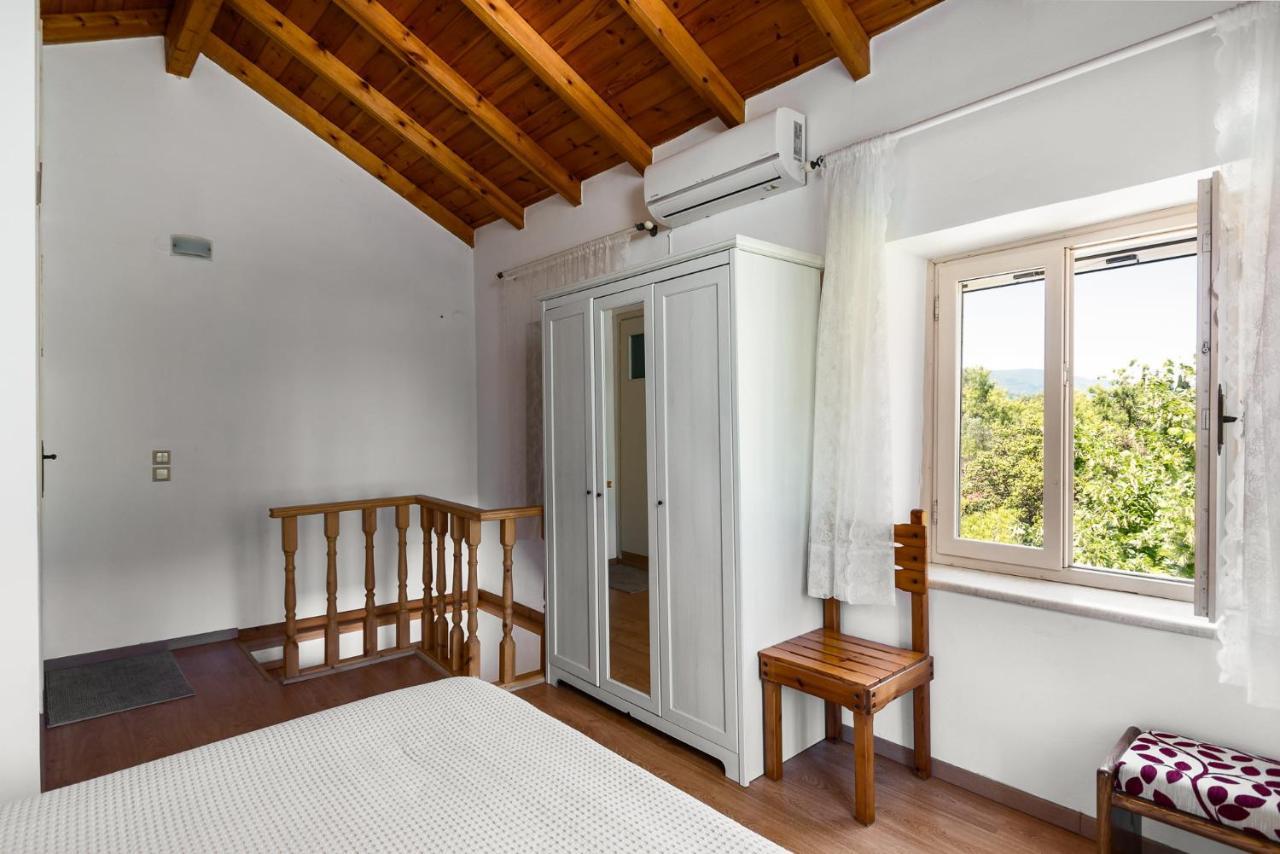 Traditional Rustic Maisonette By Konnect Agios Ioannis Peristerion Exterior foto