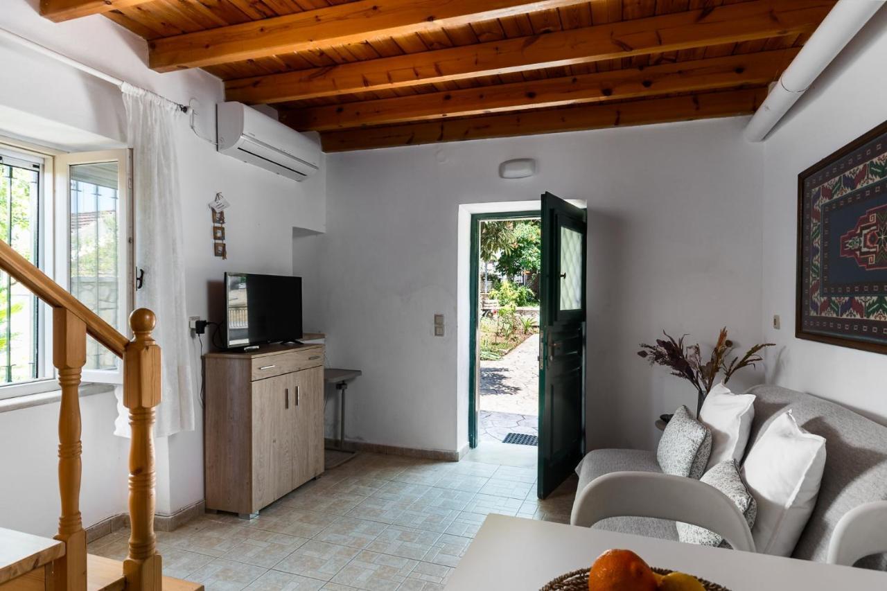 Traditional Rustic Maisonette By Konnect Agios Ioannis Peristerion Exterior foto
