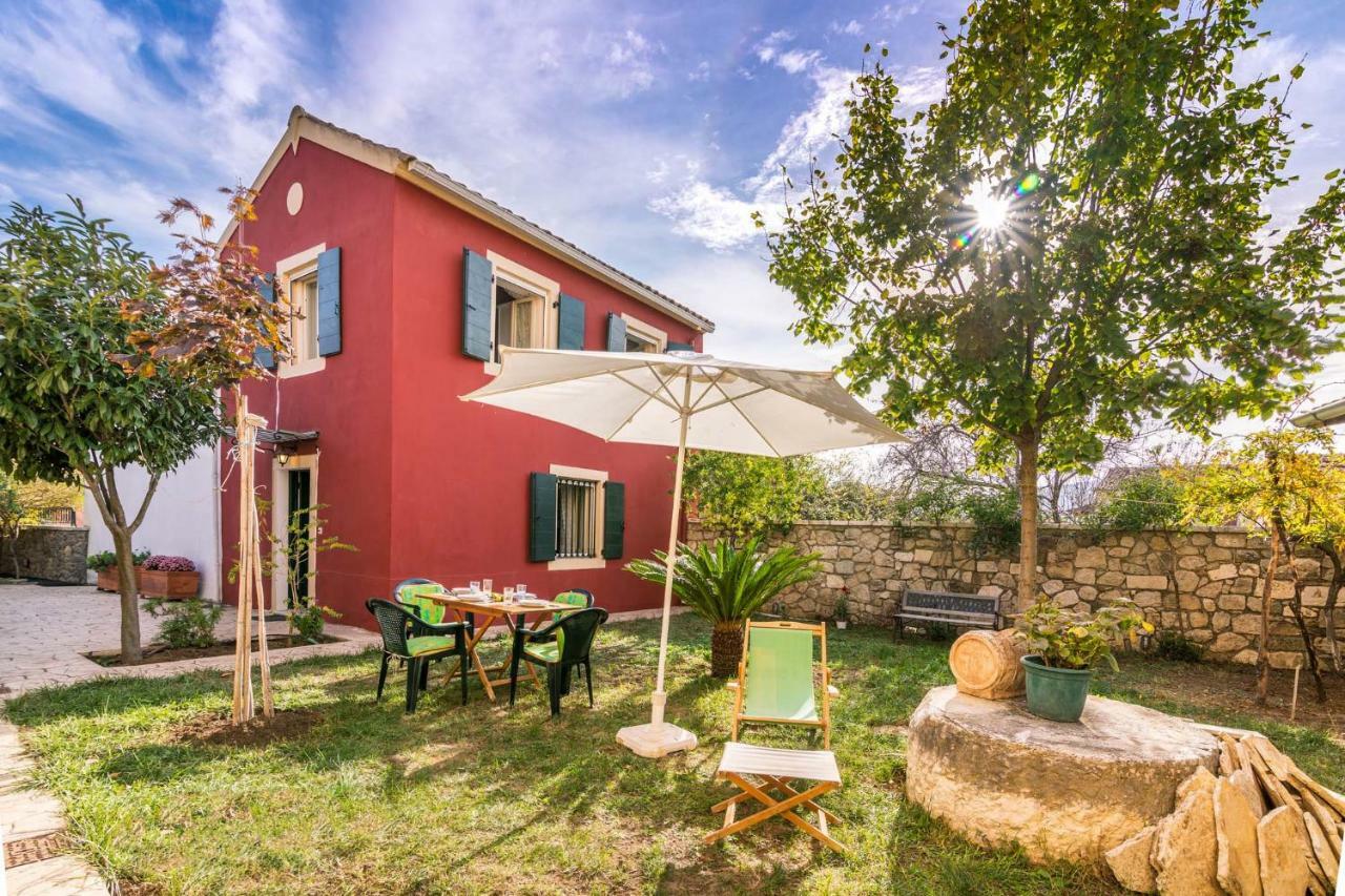 Traditional Rustic Maisonette By Konnect Agios Ioannis Peristerion Exterior foto